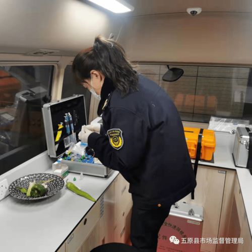 五原縣市場(chǎng)監(jiān)督管理局 筑牢“兩會(huì)”期間餐飲服務(wù)食品安全防線